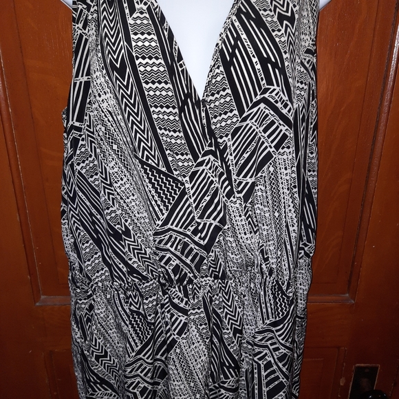 Forever 21 Plus Jumpsuit - Picture 3 of 6